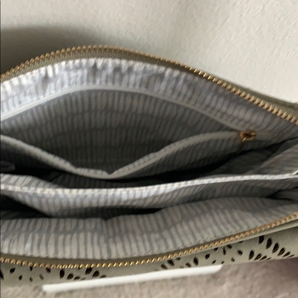 Suede olive green purse - Picture 4 of 5